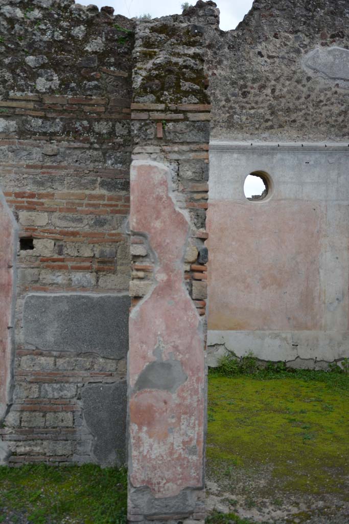 IX.5.9 Pompeii. March 2017. 
Room �i�, looking south to pilaster on east side of doorway to room �p�.
Foto Christian Beck, ERC Grant 681269 D�COR.
