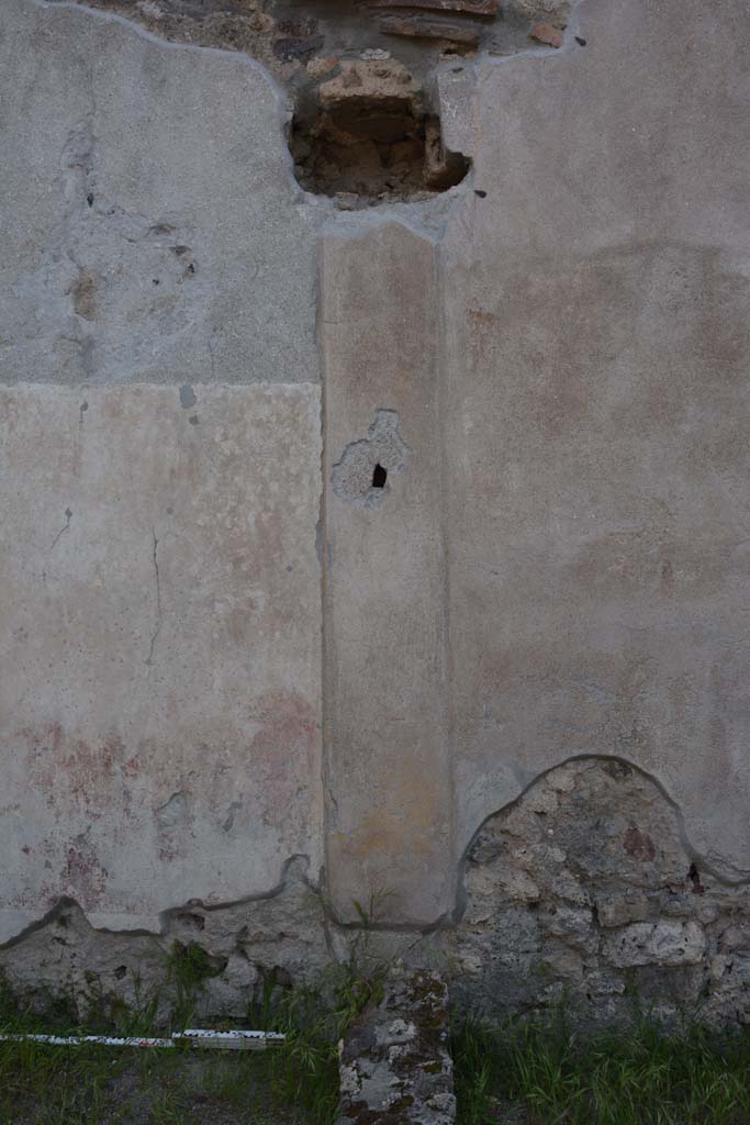 IX.5.9 Pompeii. May 2017. 
Room �i�, looking west to separating pilaster between south portico and west wall of peristyle.
Foto Christian Beck, ERC Grant 681269 D�COR.
