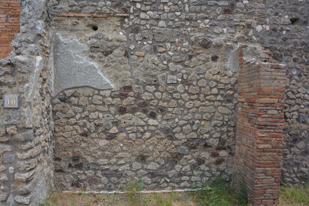 IX.5.10 Pompeii. May 2017. Lower east wall.
Foto Christian Beck, ERC Grant 681269 D�COR.
