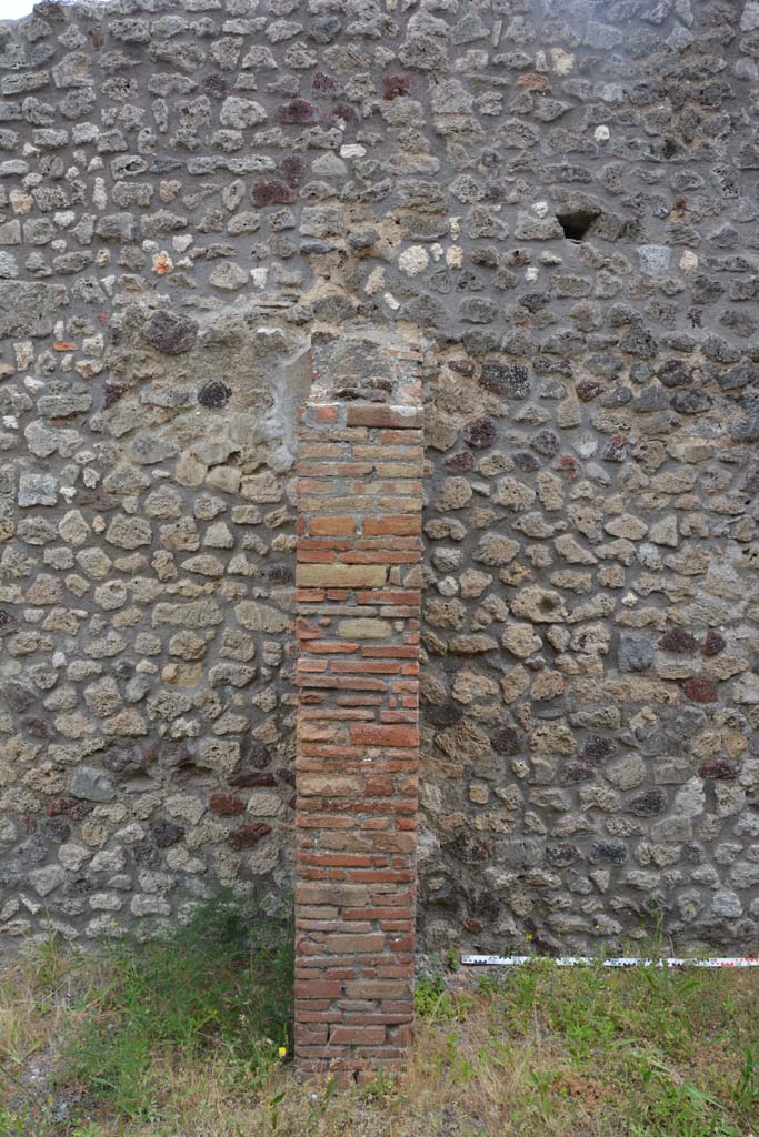 IX.5.10 Pompeii. May 2017. 
Looking towards east wall with pilaster dividing shop-room from large rear room.
Foto Christian Beck, ERC Grant 681269 D�COR.
