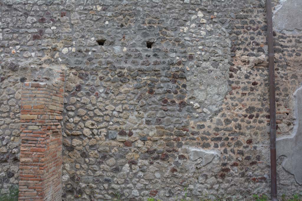 IX.5.10 Pompeii. May 2017. Looking towards upper east wall of large rear room.
Foto Christian Beck, ERC Grant 681269 D�COR.
