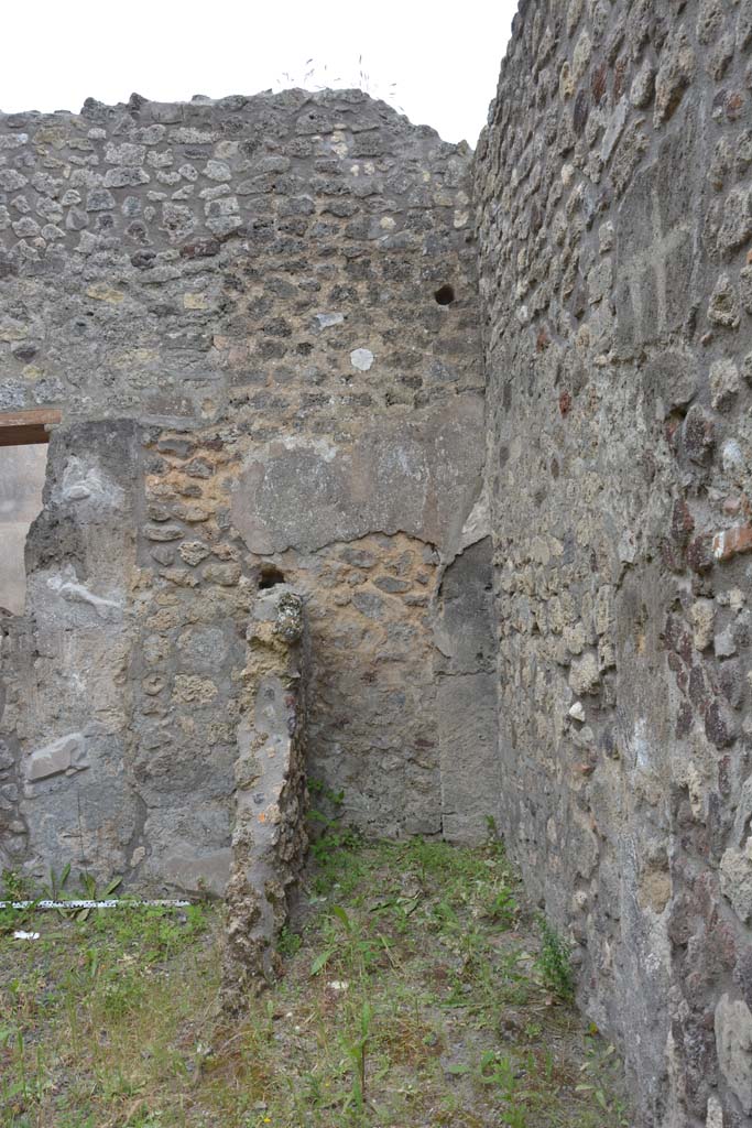 IX.5.10 Pompeii. May 2017. Looking south towards latrine in south-west corner.
Foto Christian Beck, ERC Grant 681269 D�COR.
