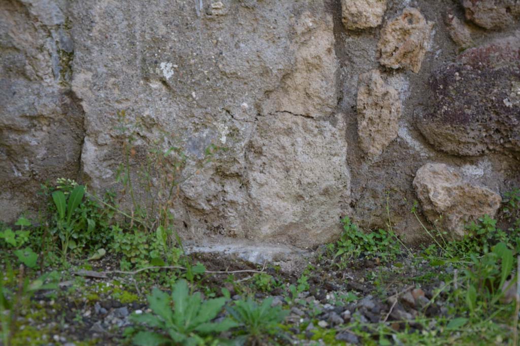 IX.5.10 Pompeii. March 2017. Lower west wall towards south-west corner.
Foto Christian Beck, ERC Grant 681269 D�COR.
