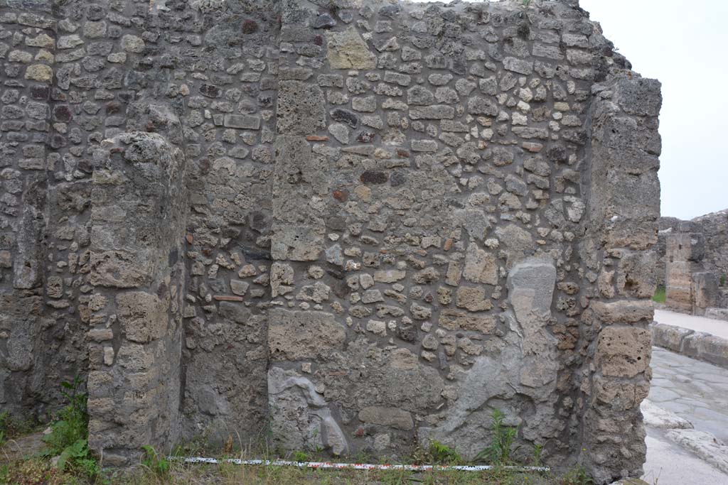 IX.5.10 Pompeii. May 2017. Lower west wall of shop-room at north end.
Foto Christian Beck, ERC Grant 681269 D�COR.
