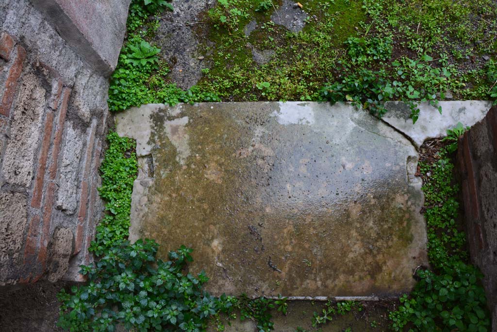 IX.5.11 Pompeii. March 2017. Room k, doorway threshold.
Foto Christian Beck, ERC Grant 681269 D�COR.


