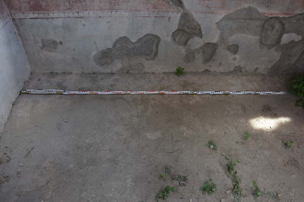 IX.5.11 Pompeii. May 2017. Room k, flooring near south-east corner and south wall.
Foto Christian Beck, ERC Grant 681269 D�COR.
