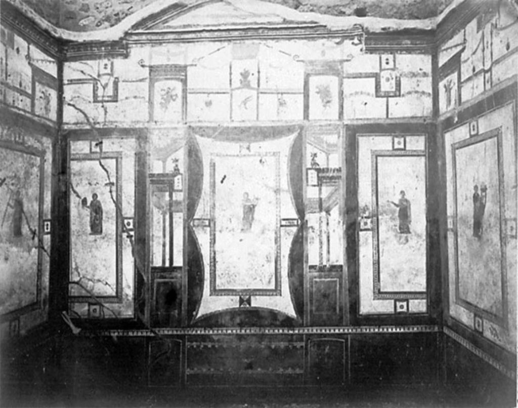 IX.5.11 Pompeii. Old photo. Room 6, oecus, west wall. 
The muses Melpomene holding a tragic mask, Erato holding a kithara and Calliope holding a flute.
DAIR 32.1689. Photo � Deutsches Arch�ologisches Institut, Abteilung Rom, Arkiv. 
See Schefold, K., 1962. Vergessenes Pompeji. Bern: Francke. (Fig.135 [f]: Westwand)
