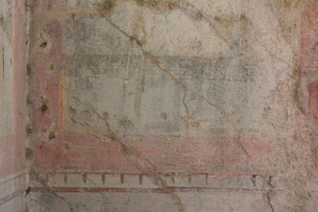 IX.5.11 Pompeii. March 2017. Room k, lower south end of west wall below panel with figure of Melpomene. 
Foto Christian Beck, ERC Grant 681269 D�COR.

