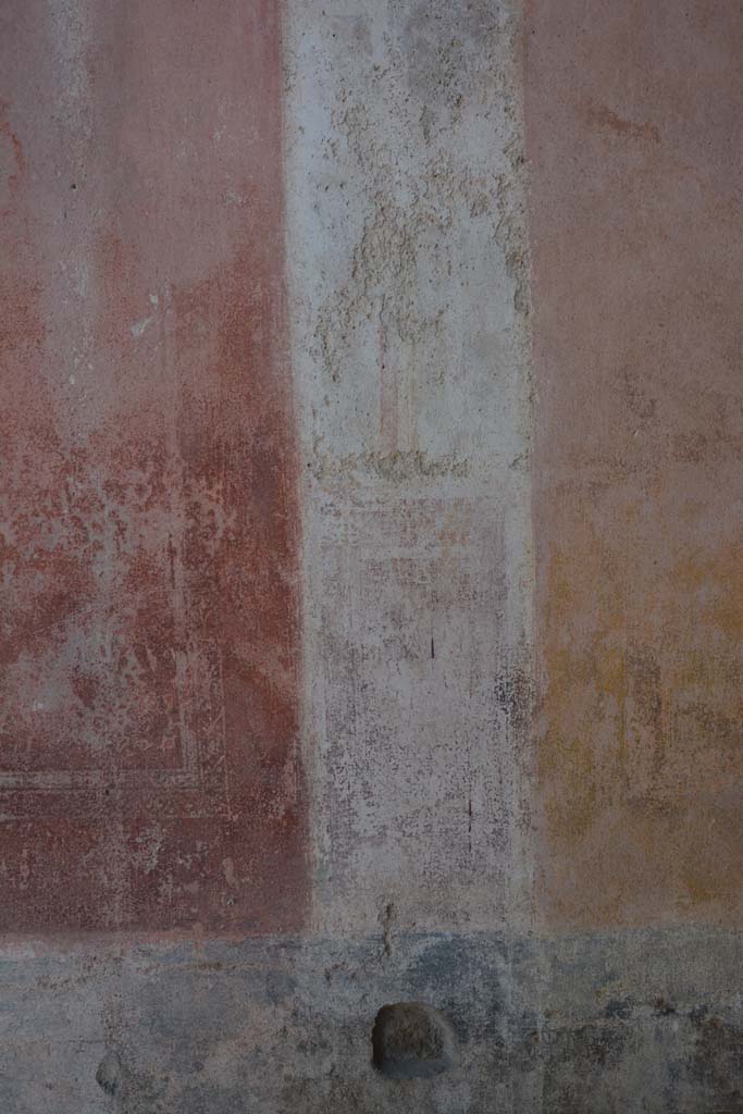 IX.5.11 Pompeii. May 2017. 
Room e, panel with remains of architectural view on east end of central panel on south wall. 
Foto Christian Beck, ERC Grant 681269 D�COR.
