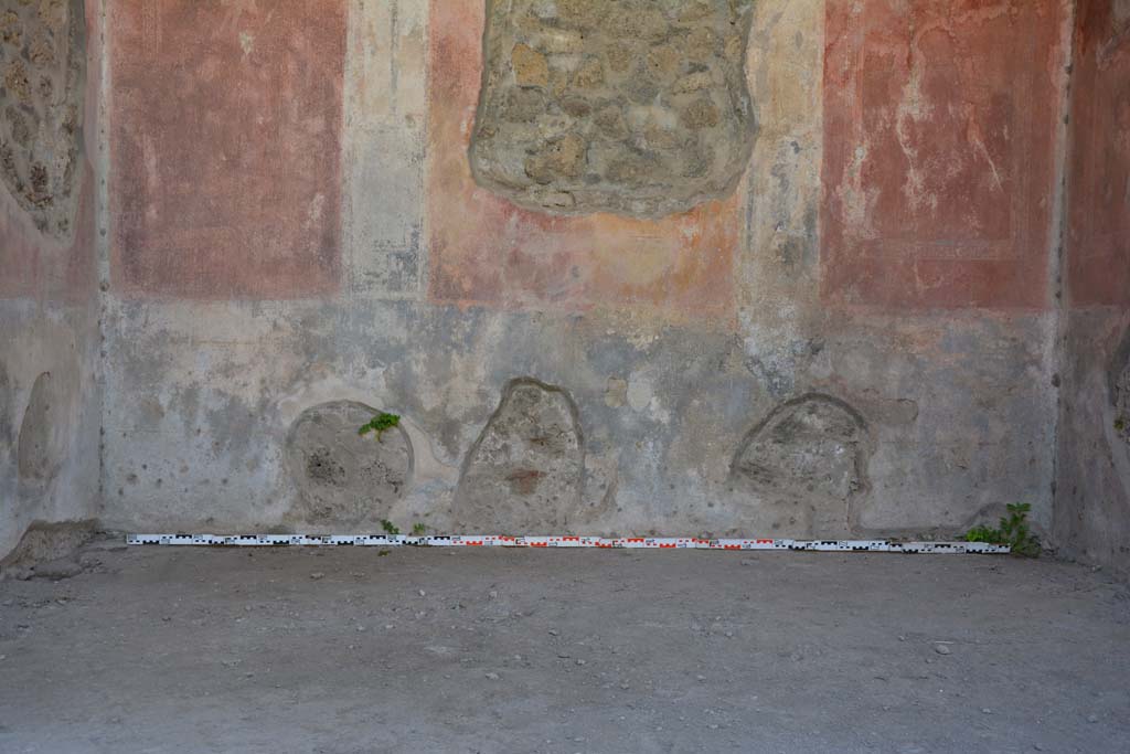 IX.5.11 Pompeii. May 2017. Room e, lower west wall. 
Foto Christian Beck, ERC Grant 681269 D�COR.
