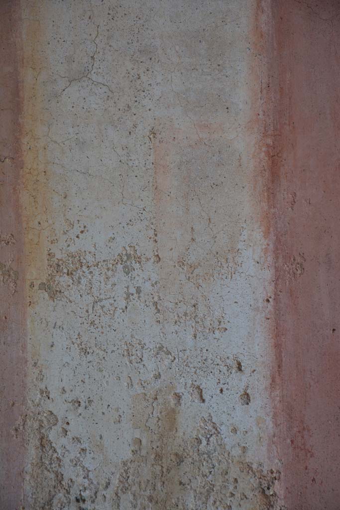 IX.5.11 Pompeii. May 2017. 
Room e, detail of remaining painted panel of architectural views on east side of central panel.  
Foto Christian Beck, ERC Grant 681269 D�COR.
