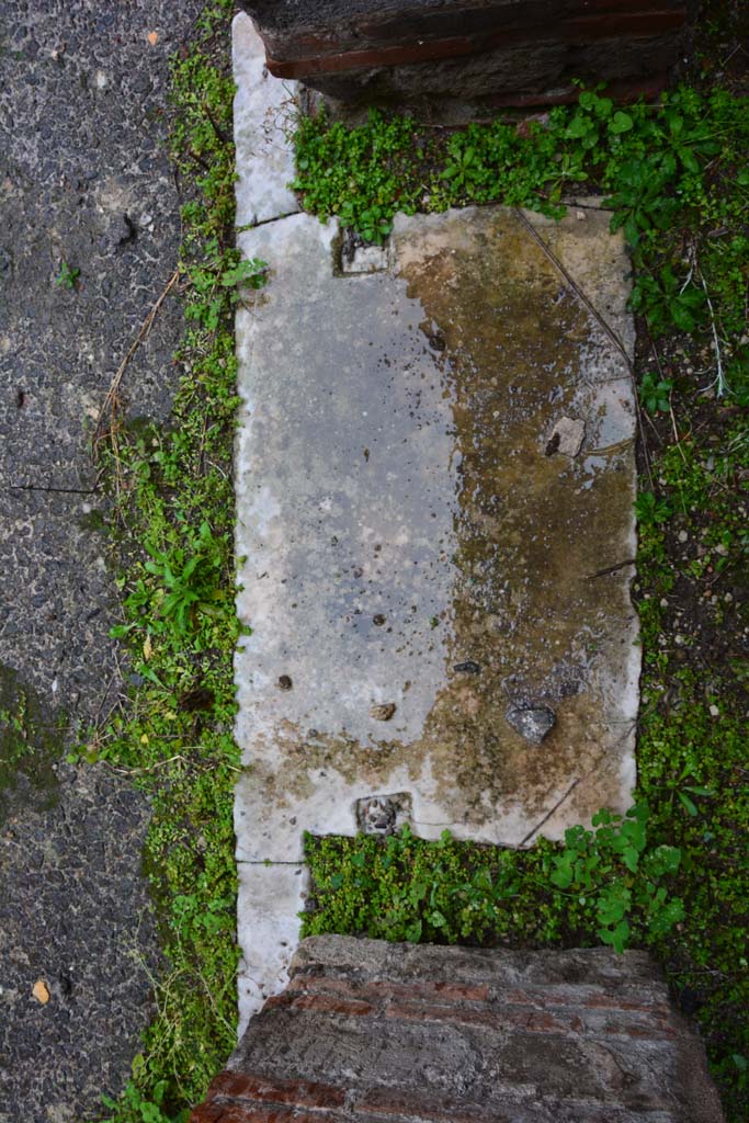 IX.5.11 Pompeii. March 2017. Room d, doorway threshold.     
Foto Christian Beck, ERC Grant 681269 D�COR
