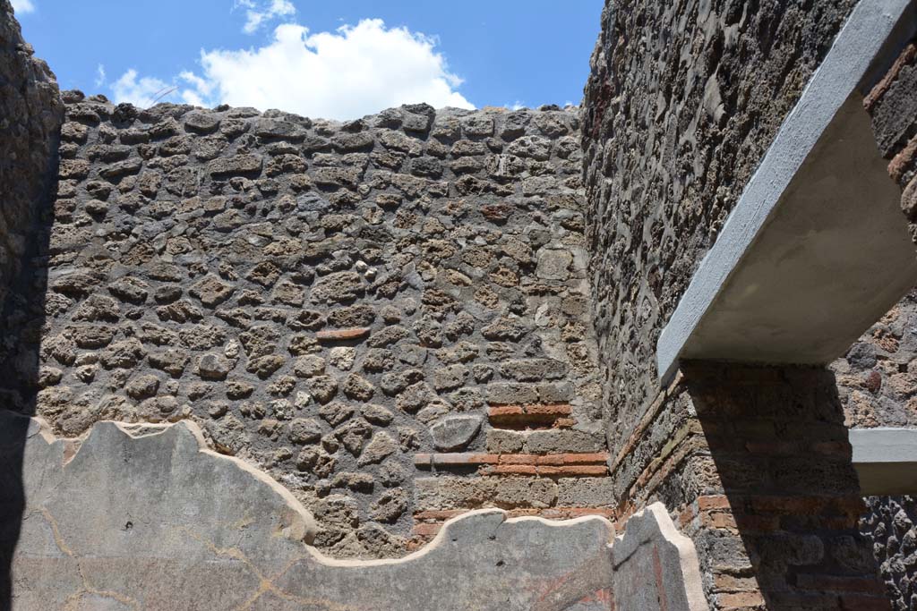IX.5.11 Pompeii. May 2017. Room d, upper north wall and north-east corner.
Foto Christian Beck, ERC Grant 681269 D�COR.
