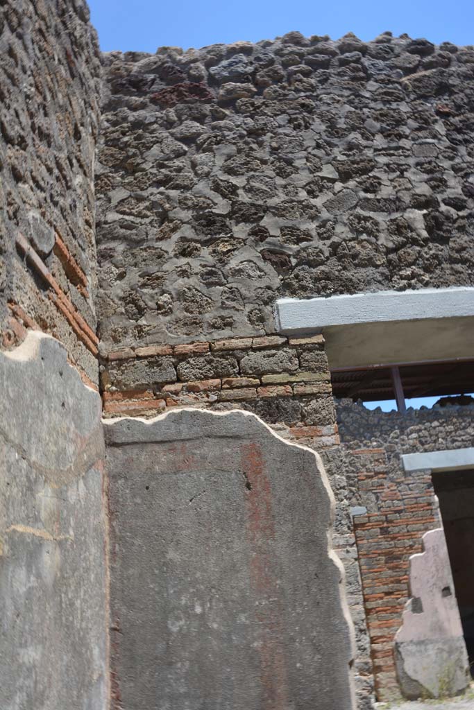 IX.5.11 Pompeii. May 2017. Room d, upper east wall at north end.
Foto Christian Beck, ERC Grant 681269 D�COR.

