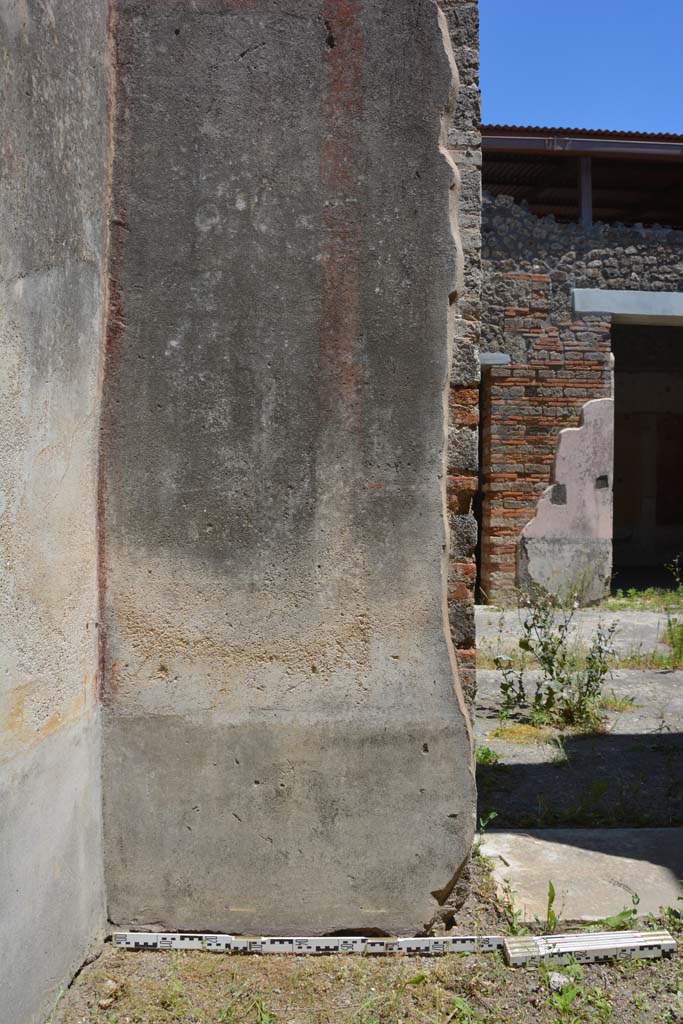 IX.5.11 Pompeii. May 2017. Room d, east wall in north-east corner. 
Foto Christian Beck, ERC Grant 681269 D�COR.
