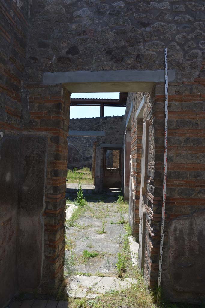 IX.5.11 Pompeii. May 2017. 
Room c, looking south towards doorway to atrium b, and west side of doorway.   
Foto Christian Beck, ERC Grant 681269 D�COR
