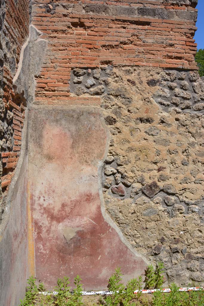 IX.5.11 Pompeii. May 2017. Room c, detail of lower north wall in north-west corner.
Foto Christian Beck, ERC Grant 681269 D�COR
