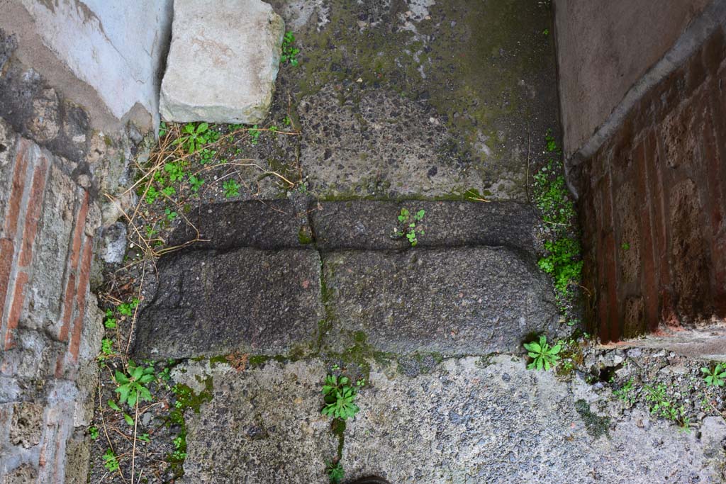 IX.5.11 Pompeii. March 2017. Room m, looking south from atrium b, towards threshold to corridor m. 
Foto Christian Beck, ERC Grant 681269 D�COR.


