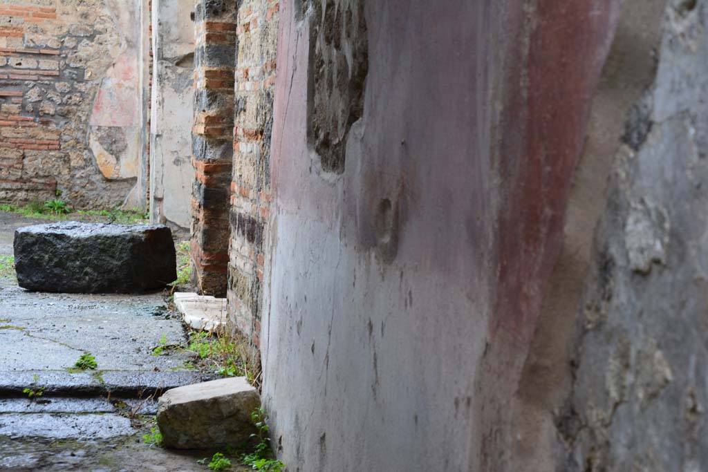 IX.5.11 Pompeii. March 2017. Room m, looking north along east wall. 
Foto Christian Beck, ERC Grant 681269 D�COR.


