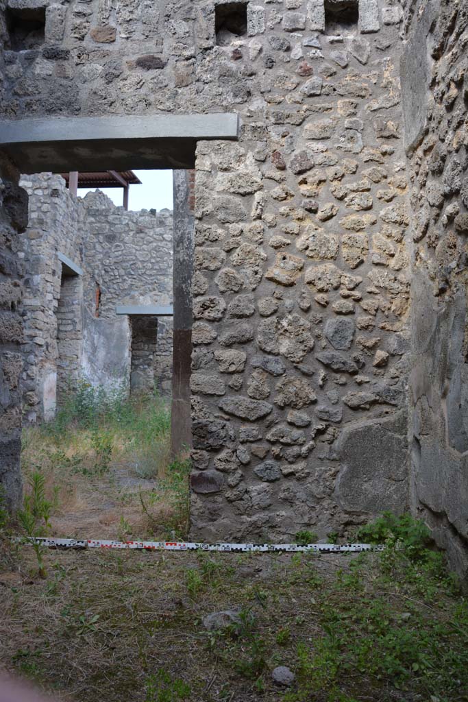 IX.5.11 Pompeii. May 2017. Room o, east wall in south-east corner.
Foto Christian Beck, ERC Grant 681269 D�COR.
