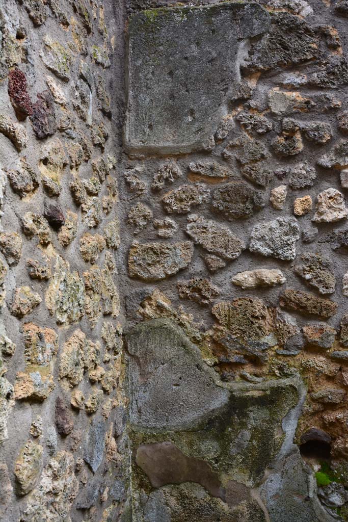 IX.5.11 Pompeii. March 2017. Room o, south wall in south-east corner.
Foto Christian Beck, ERC Grant 681269 D�COR.
