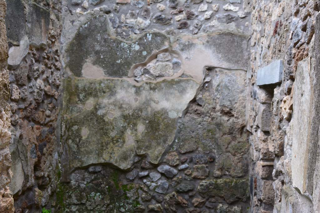 IX.5.11 Pompeii. March 2017. Room o, looking towards west wall, with doorway to room u, in north wall, on right.
Foto Christian Beck, ERC Grant 681269 D�COR.
