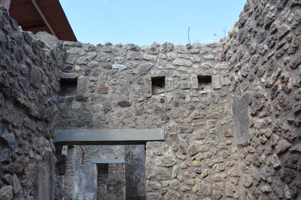 IX.5.11 Pompeii. May 2017. Room o, upper east wall. 
Foto Christian Beck, ERC Grant 681269 D�COR.

