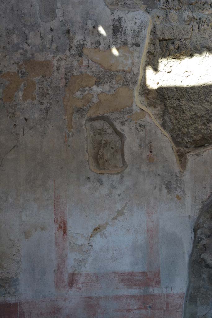 IX.5.11 Pompeii. May 2017. Room g, centre of east wall.
Foto Christian Beck, ERC Grant 681269 D�COR.

