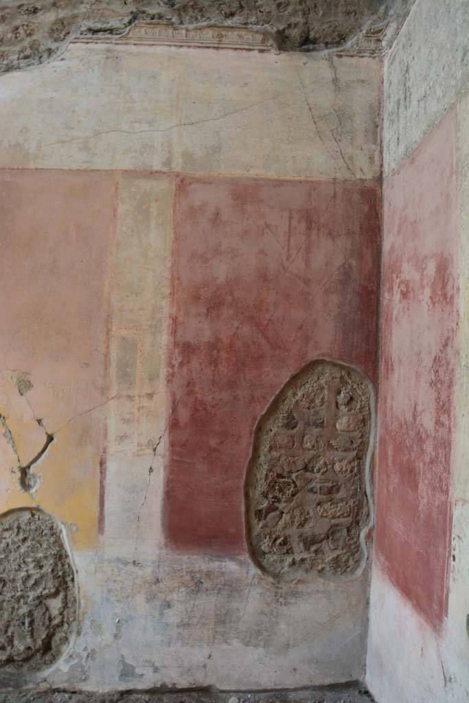 IX.5.11 Pompeii. March 2017. Room h, red painted east side panel on north wall.
Foto Christian Beck, ERC Grant 681269 D�COR.
