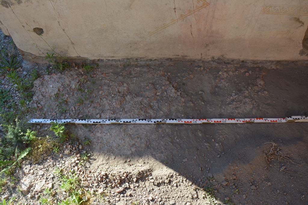 IX.5.11 Pompeii. May 2017. Room h, remaining flooring near to north wall at west end.
Foto Christian Beck, ERC Grant 681269 D�COR.

