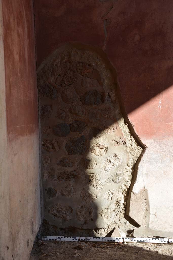 IX.5.11 Pompeii. May 2017. Room h, lower south wall at east end.
Foto Christian Beck, ERC Grant 681269 D�COR.
