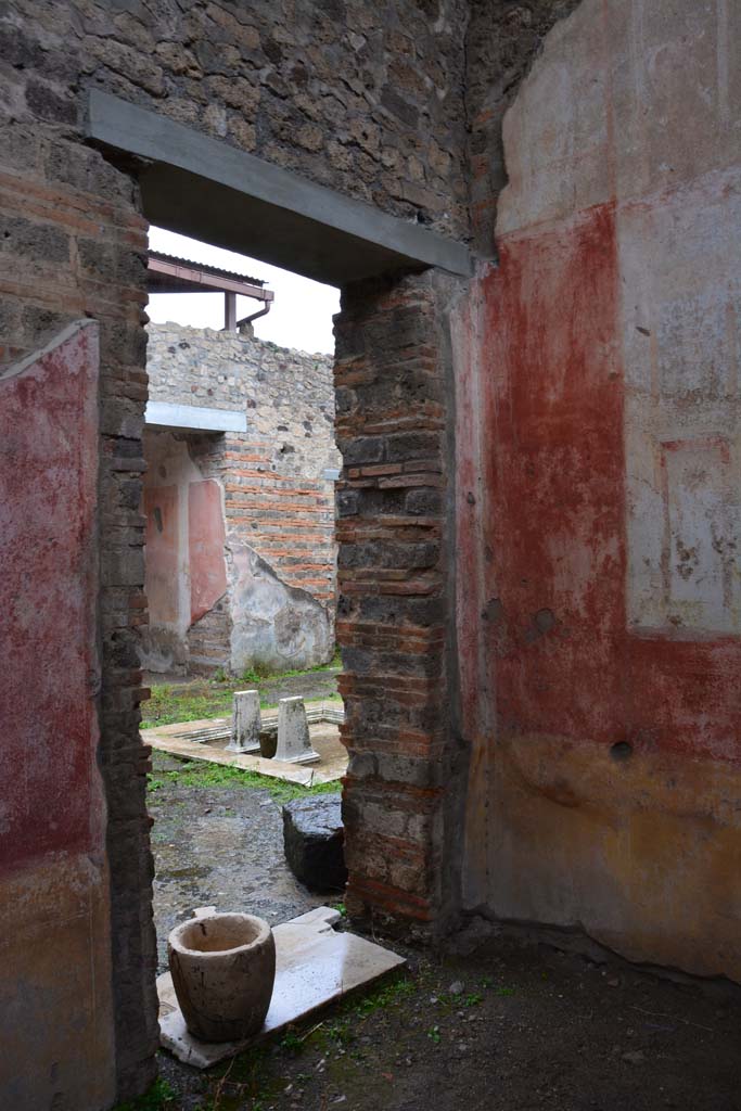 IX.5.11 Pompeii. March 2017. Looking north-west towards doorway. 
Foto Christian Beck, ERC Grant 681269 D�COR.

