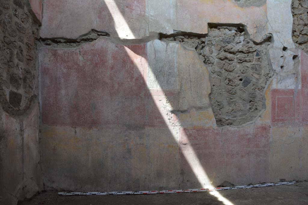 IX.5.11 Pompeii. May 2017. Room i, lower west wall at south end. 
Foto Christian Beck, ERC Grant 681269 D�COR.
