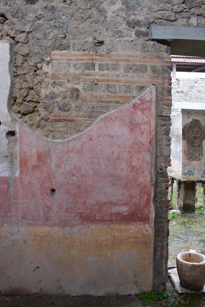 IX.5.11 Pompeii. March 2017. Room i, west wall with doorway to atrium b, on right.
Foto Christian Beck, ERC Grant 681269 D�COR.

