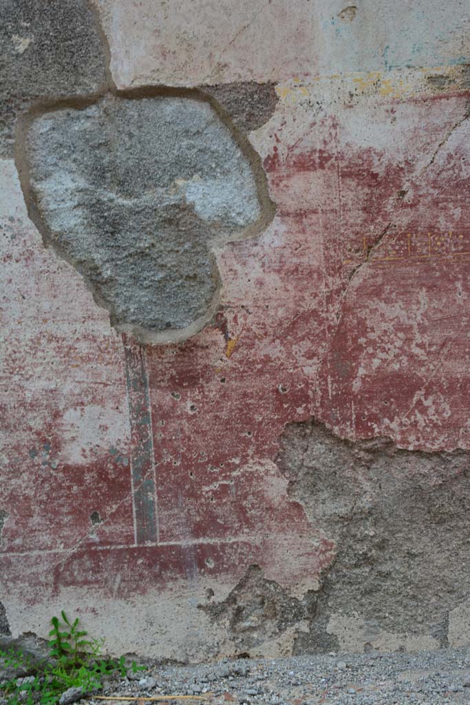 IX.5.11 Pompeii. March 2017. 
Room I (L), painted compartment on zoccolo below central panel on east wall.
Foto Christian Beck, ERC Grant 681269 D�COR.


