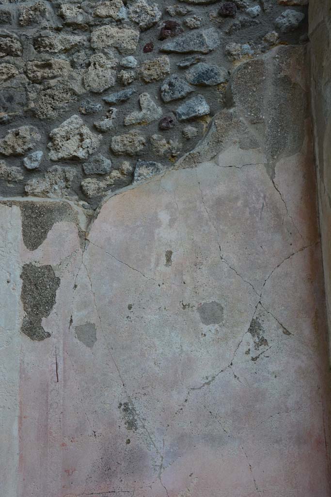 IX.5.11 Pompeii. March 2017. Room I (L), figure of warrior in panel at south end of east wall.
Foto Christian Beck, ERC Grant 681269 D�COR.
