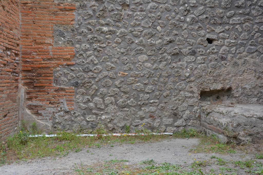 IX.5.12 Pompeii. May 2017. Lower east wall.
Foto Christian Beck, ERC Grant 681269 D�COR.
