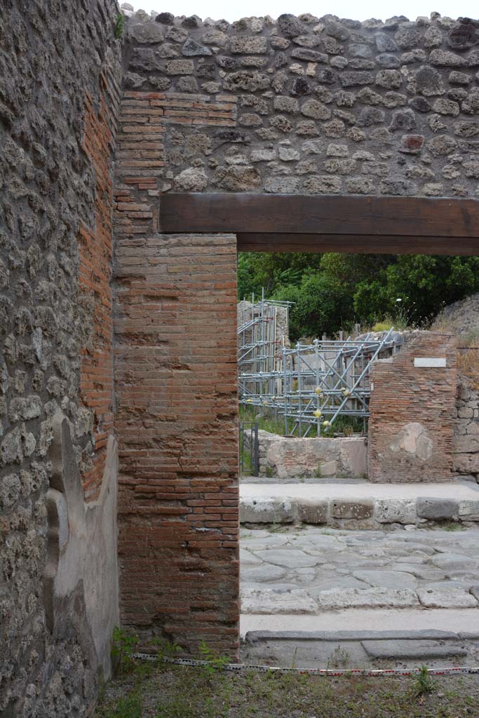 IX.5.12 Pompeii. May 2017. Looking towards north wall in north-west corner.
Foto Christian Beck, ERC Grant 681269 D�COR.


