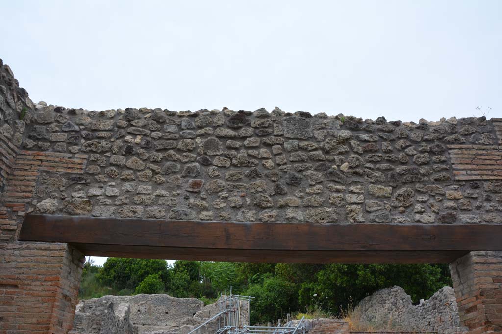 IX.5.12 Pompeii. May 2017. Upper north wall above entrance doorway.
Foto Christian Beck, ERC Grant 681269 D�COR.

