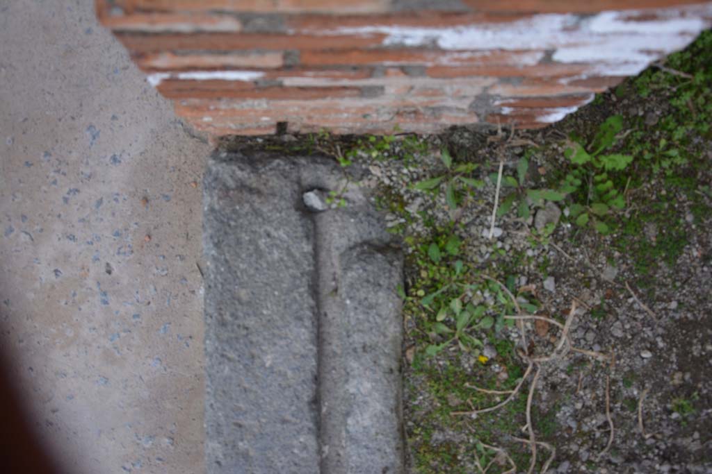  
IX.5.12 Pompeii. March 2017. Doorway threshold at east end.
Foto Christian Beck, ERC Grant 681269 D�COR.
