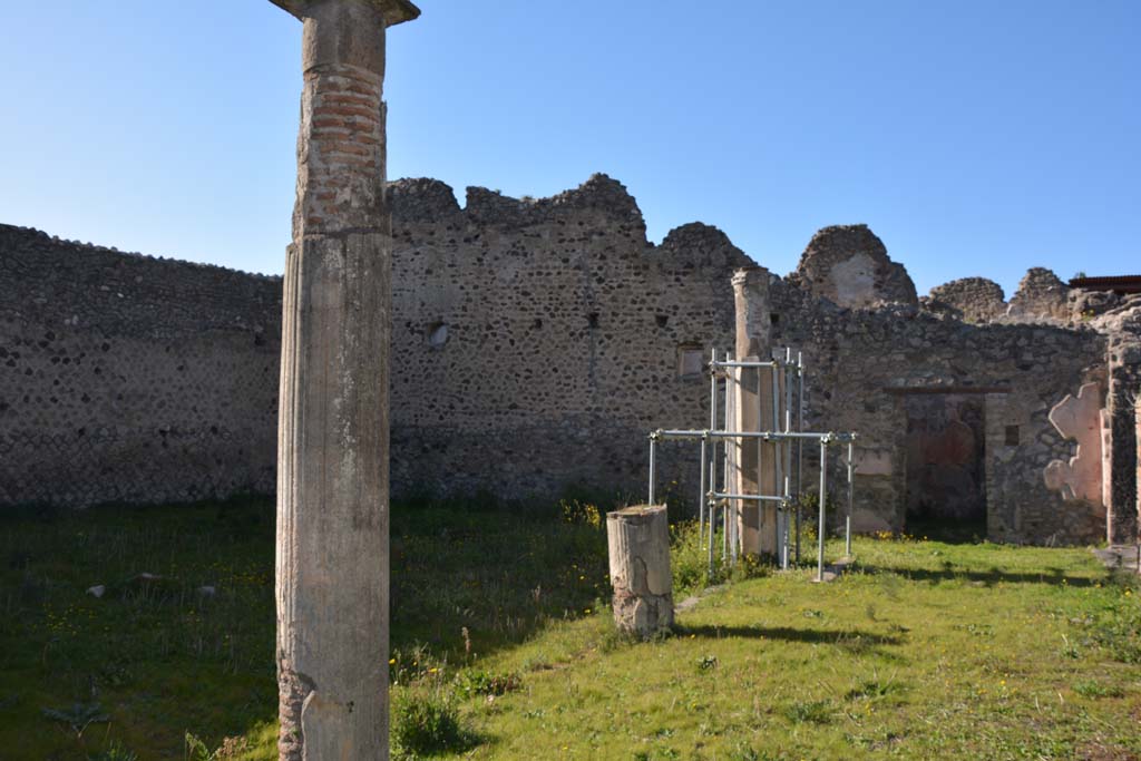 IX.5.14 Pompeii. March 2017.  Peristyle �k�, looking north-west across peristyle, from east portico.
Foto Christian Beck, ERC Grant 681269 D�COR.
