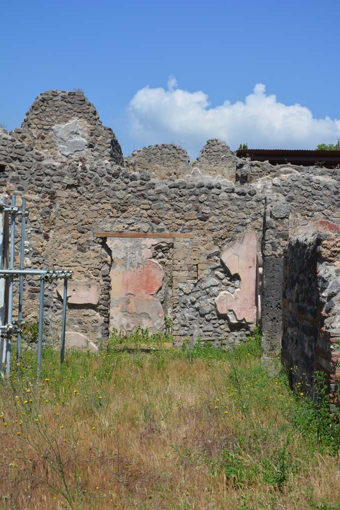IX.5.14 Pompeii. May 2017. Peristyle �k�, looking north in north-east corner of peristyle.
Foto Christian Beck, ERC Grant 681269 D�COR.

