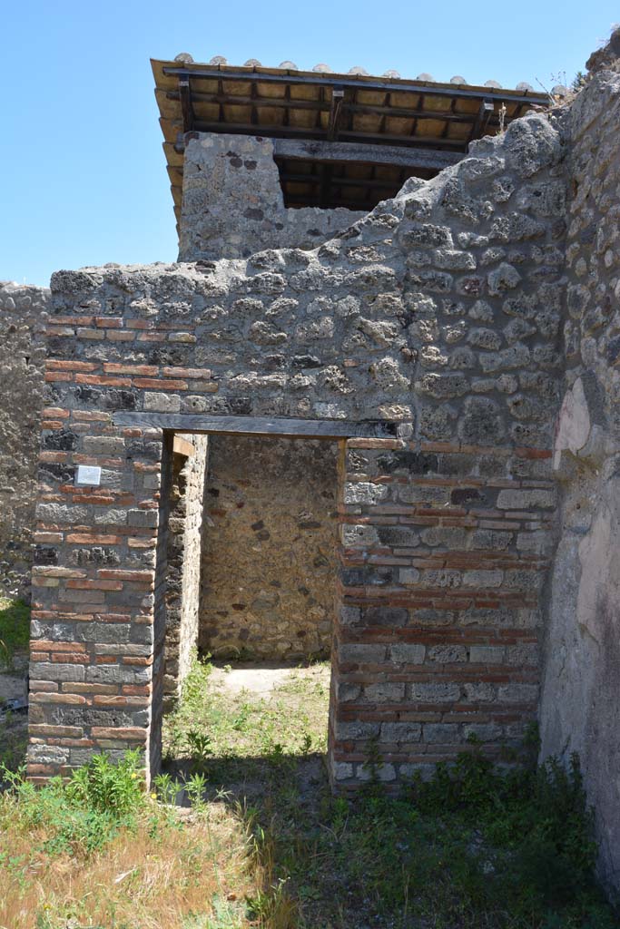 IX.5.14 Pompeii. May 2017. 
Peristyle �k�, doorway to room �o� in south-east corner of east portico.
Foto Christian Beck, ERC Grant 681269 D�COR.
