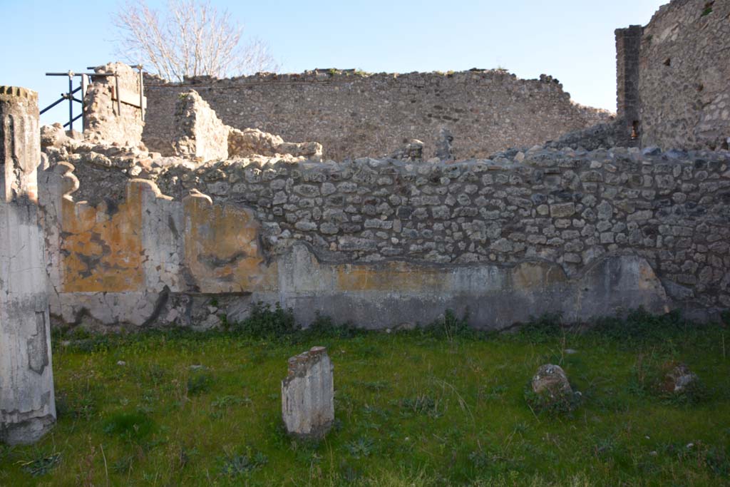 IX.5.14 Pompeii. March 2017. Peristyle �k�, looking towards south wall.
Foto Christian Beck, ERC Grant 681269 D�COR.
