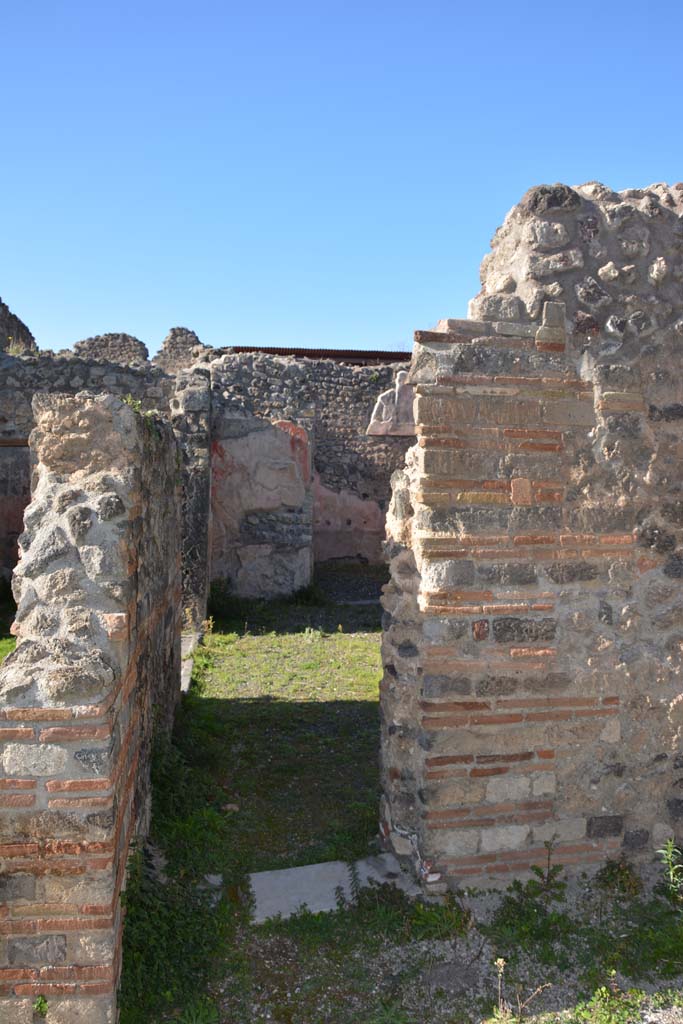IX.5.14 Pompeii. May 2017. Room �m�, looking north towards small doorway to atrium �b�.    
Foto Christian Beck, ERC Grant 681269 D�COR.
