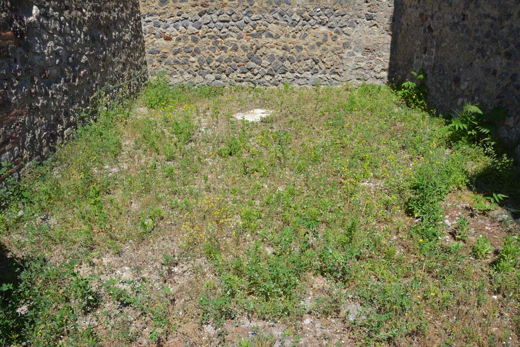 IX.5.14 Pompeii. May 2017. Room �m�, looking east across flooring.
Foto Christian Beck, ERC Grant 681269 D�COR.
