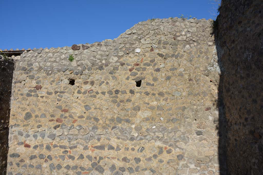 IX.5.14 Pompeii. May 2017. Room �m�, upper east wall.
Foto Christian Beck, ERC Grant 681269 D�COR.
