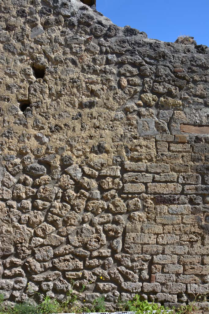 IX.5.14 Pompeii. May 2017. Room �n�, south wall towards west end.
Foto Christian Beck, ERC Grant 681269 D�COR.
