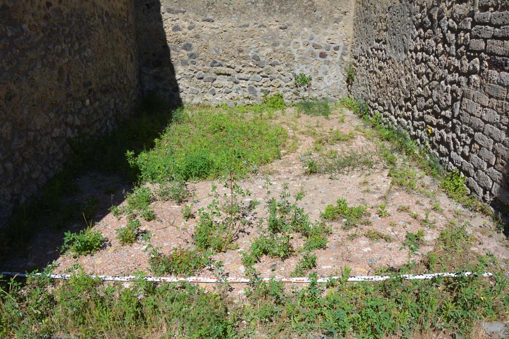 IX.5.14 Pompeii. May 2017. Room �n�, looking east across flooring.
Foto Christian Beck, ERC Grant 681269 D�COR.
