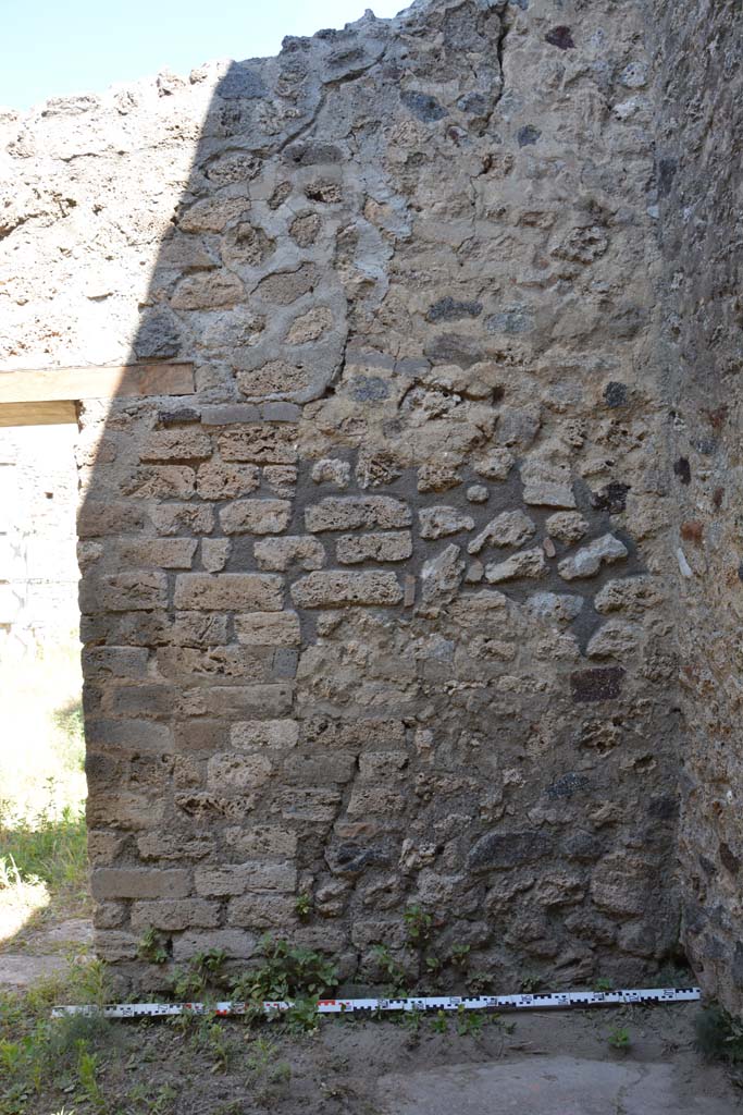 IX.5.14 Pompeii. May 2017. 
Room �o�, looking towards north wall, on east side of doorway from room �n�.
Foto Christian Beck, ERC Grant 681269 D�COR.
